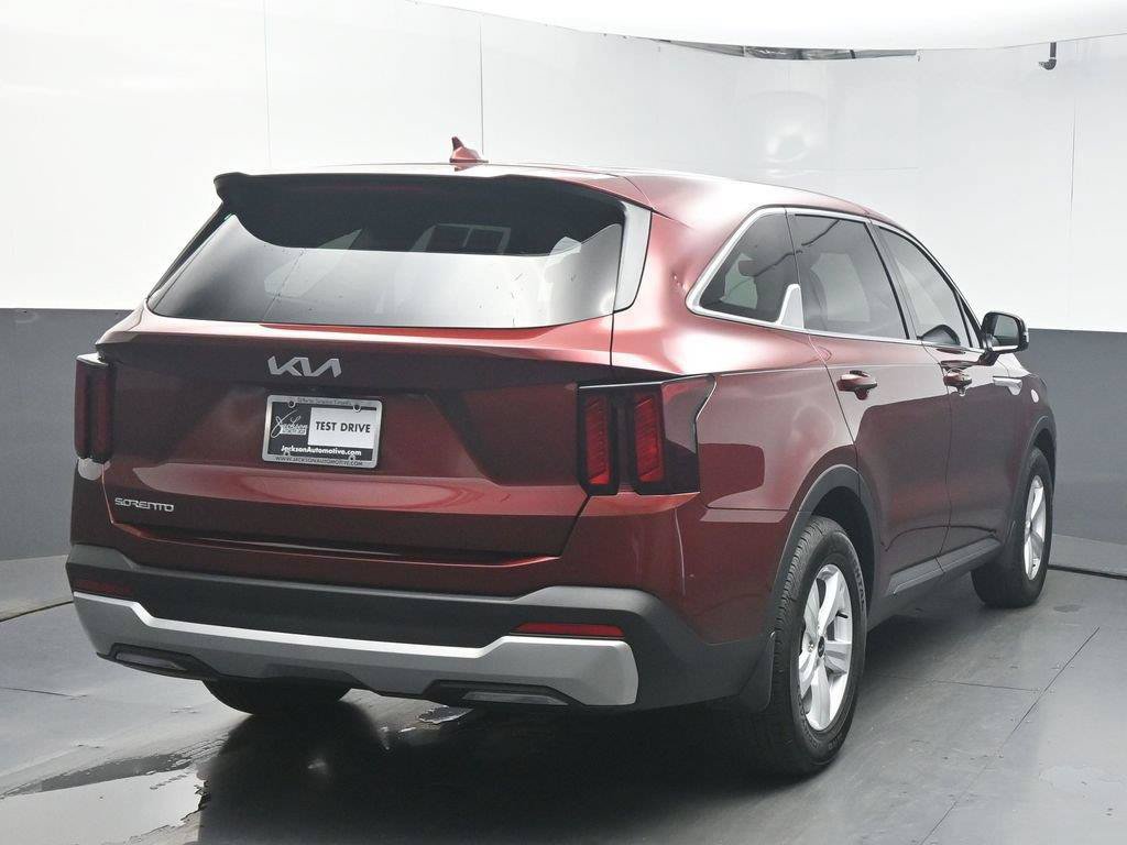 Used 2025 Kia Sorento LX FWD image 7