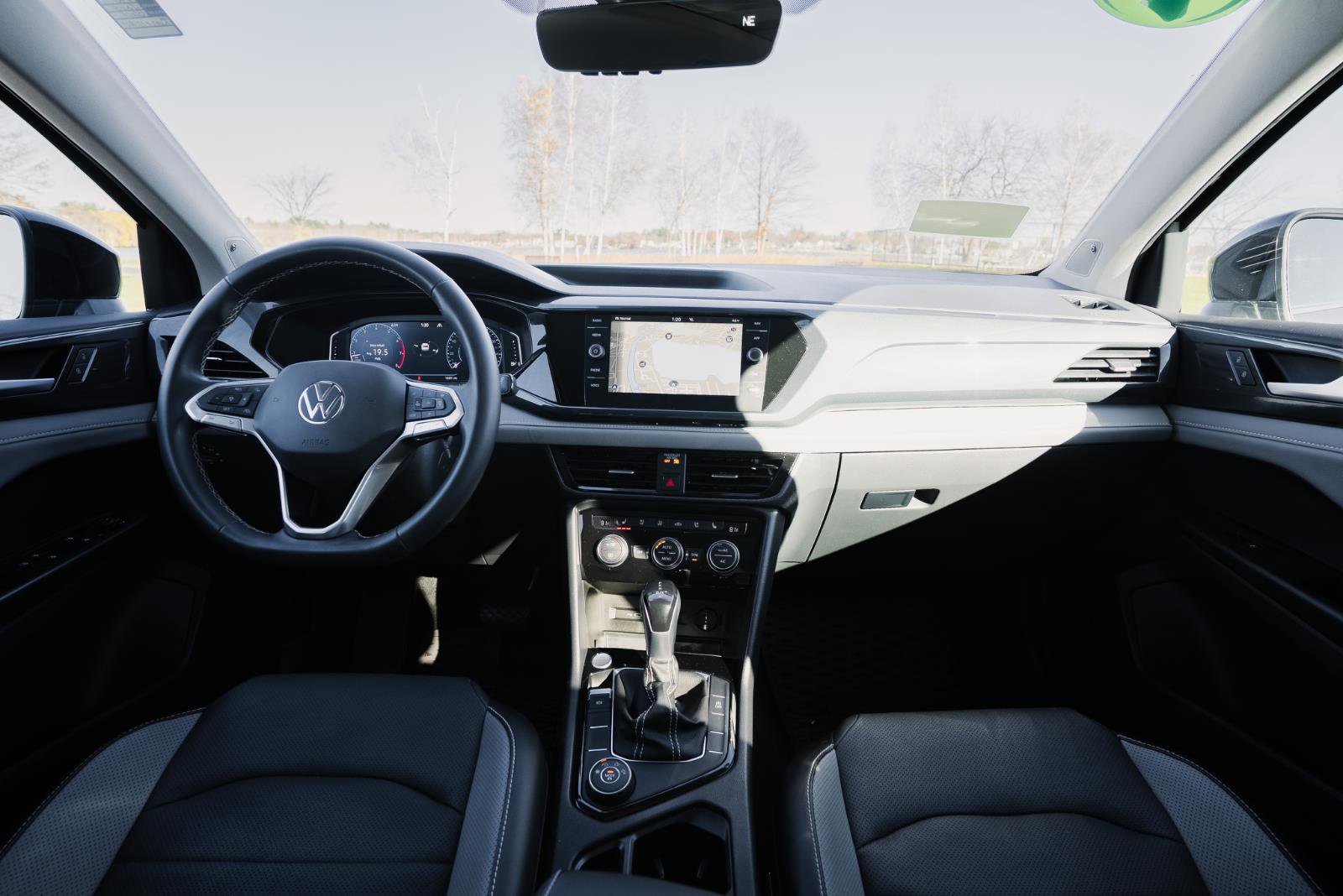 Used 2022 Volkswagen Taos SEL w/ Panoramic Sunroof Package image 2