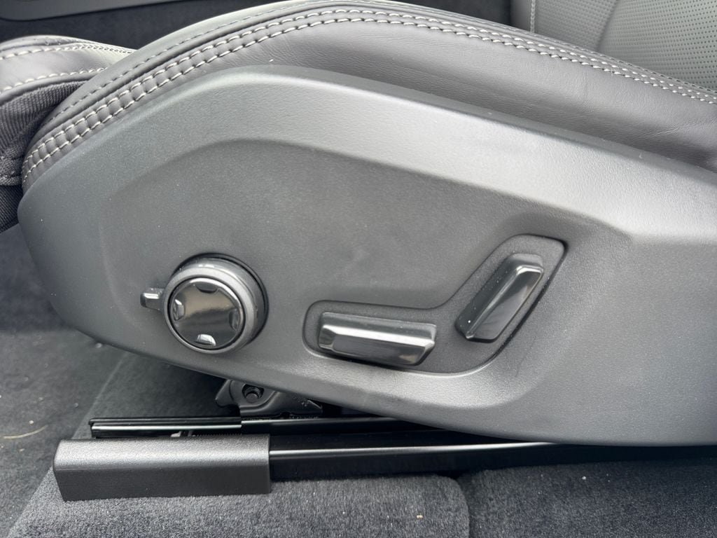 New 2026 Volvo XC60 B5 Ultra w/ Protection Package Premier AWD/4WD image 13