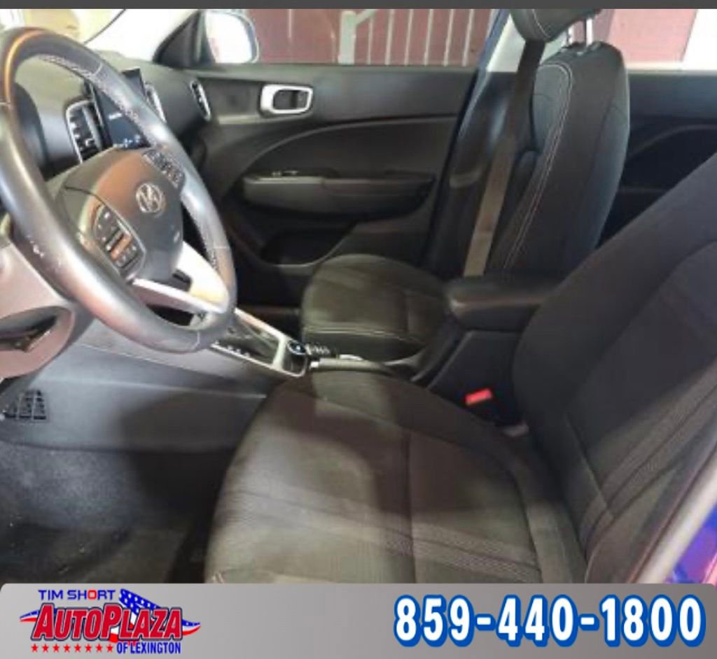 Used 2024 Hyundai Venue SEL image 2