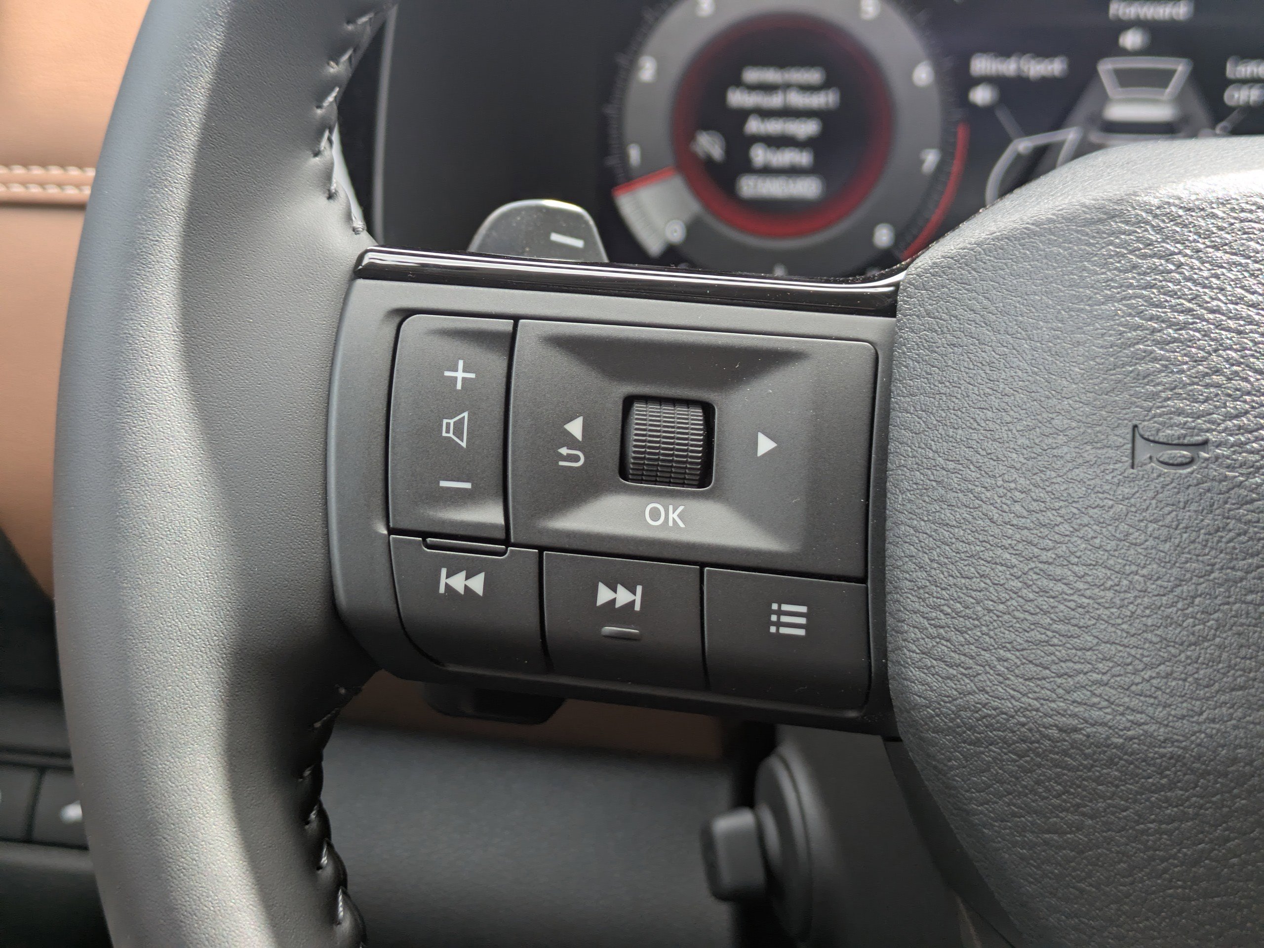 New 2026 Nissan Pathfinder Platinum FWD image 30