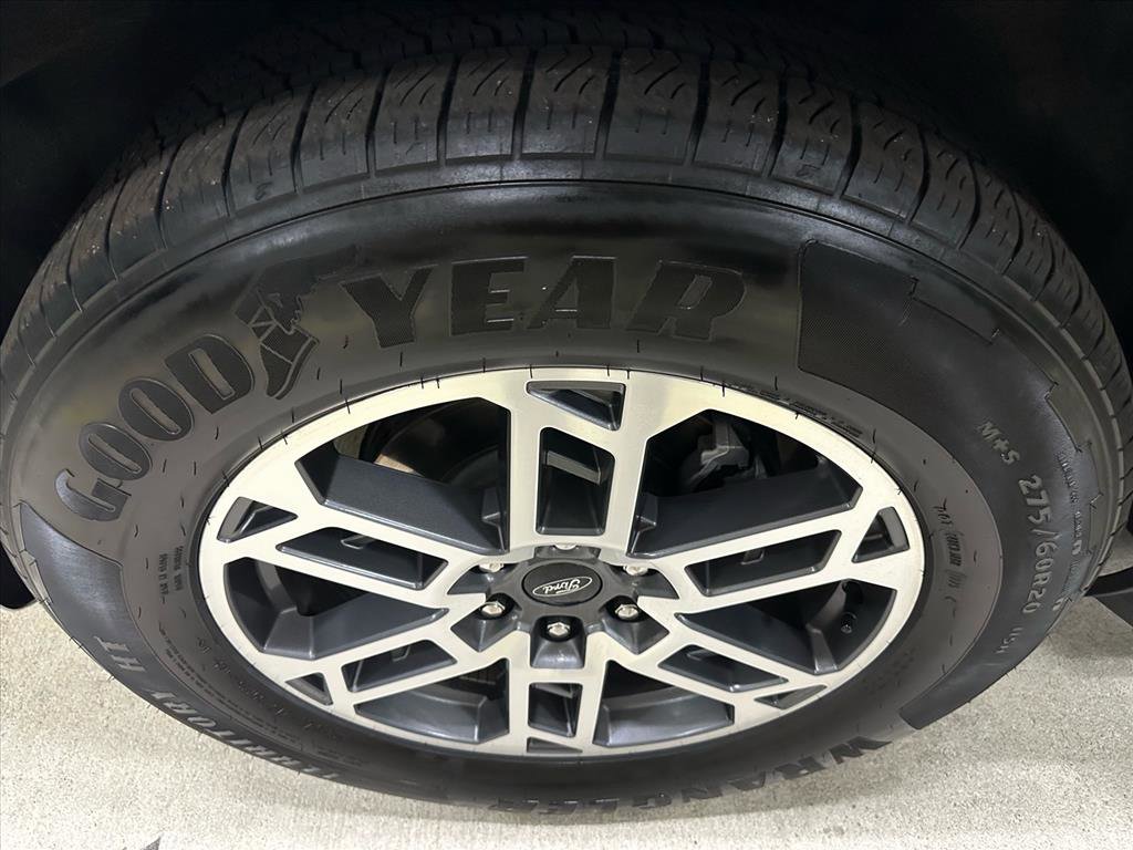 Certified 2025 Ford Expedition Active image 8