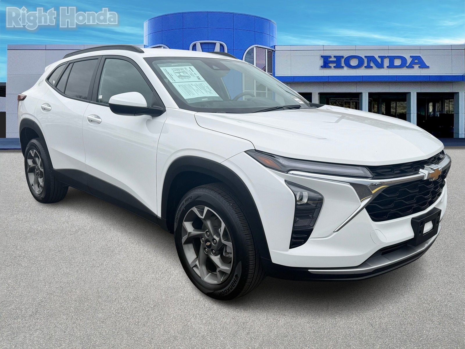 Used 2025 Chevrolet Trax LT image 9