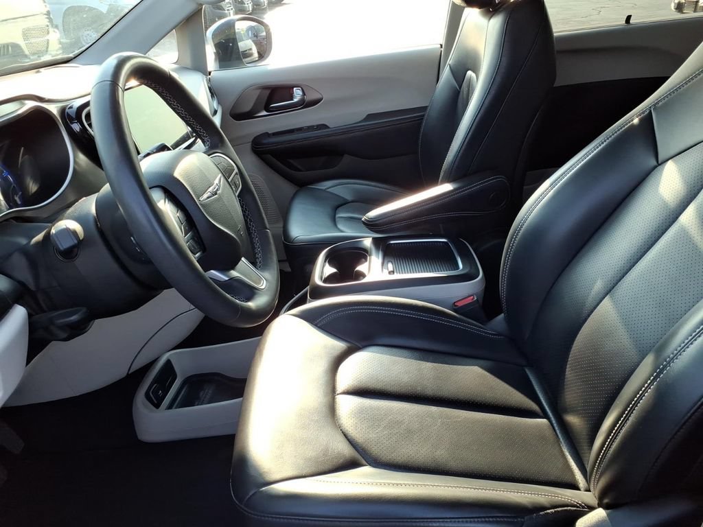 Used 2023 Chrysler Pacifica Touring-L FWD image 10