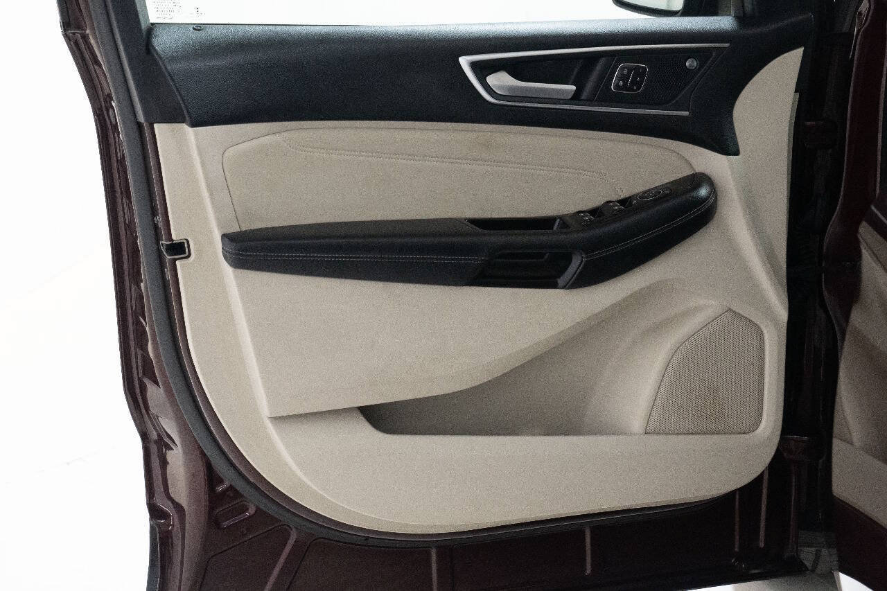 Used 2019 Ford Edge Titanium w/ Equipment Group 301A FWD image 23