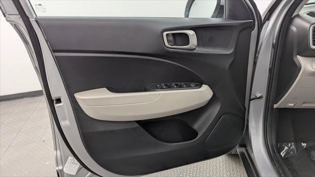 Used 2026 Hyundai Venue SEL FWD image 13