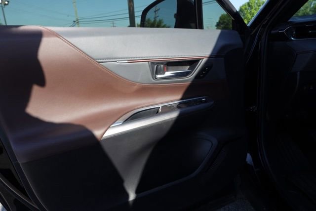 Used 2022 Toyota Venza XLE AWD/4WD image 20