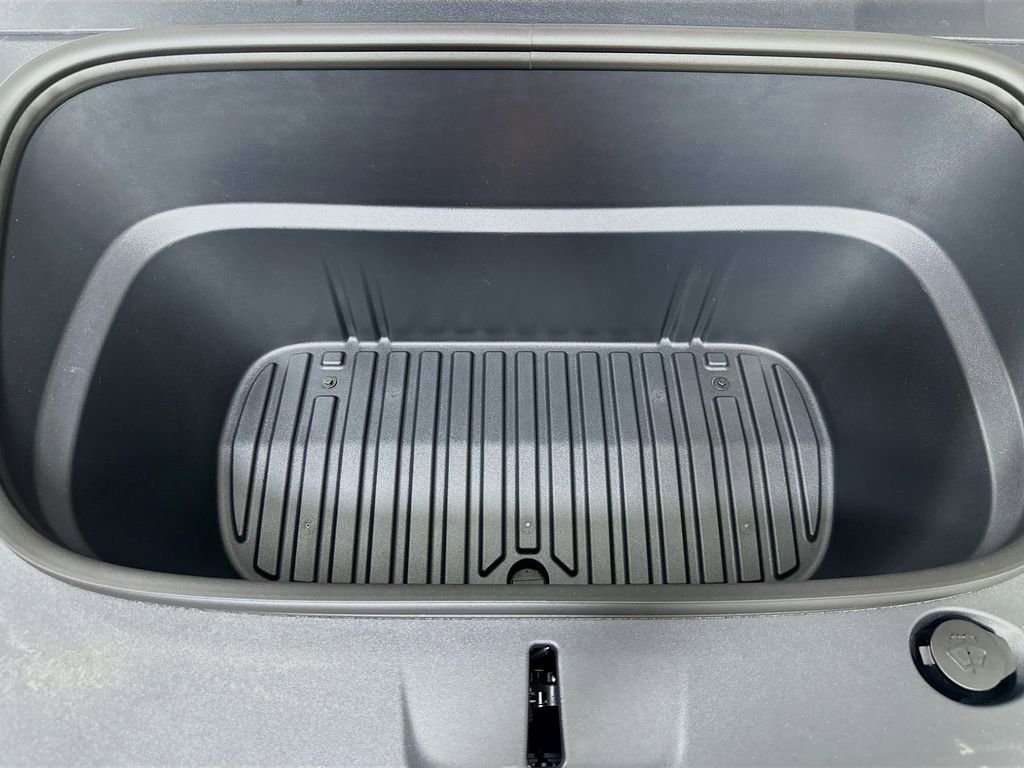 Used 2026 Tesla Model Y Long Range image 9