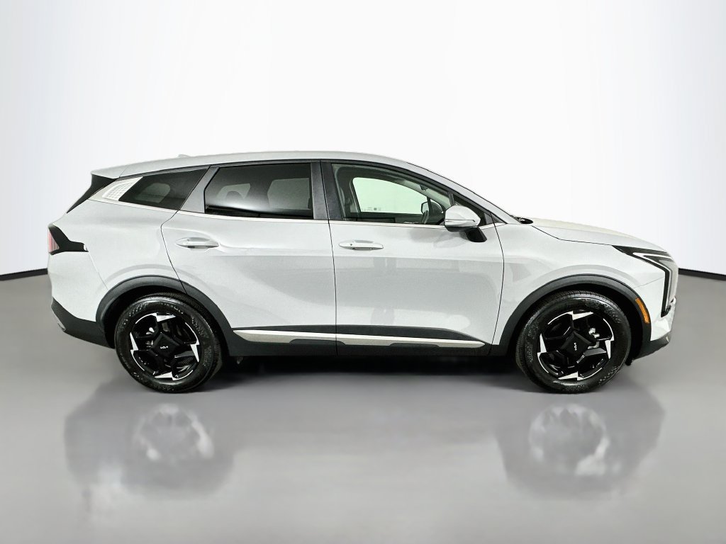 Used 2026 Kia Sportage EX FWD image 4