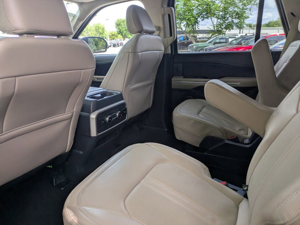 Used 2022 Ford Expedition Limited image 14