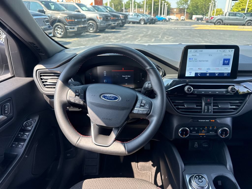 Used 2025 Ford Escape ST-Line FWD image 17