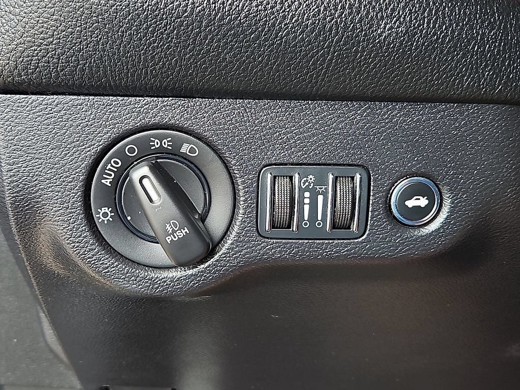 Used 2015 Dodge Challenger R/T w/ Quick Order Package 28B R/T RWD image 18