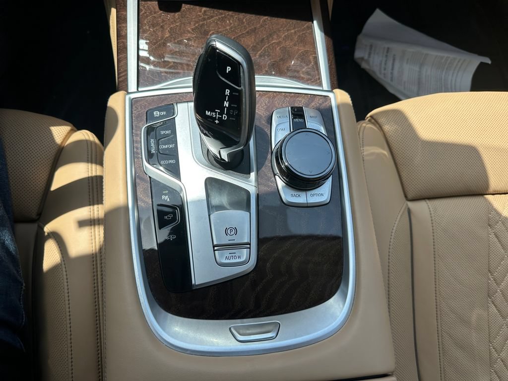 Used 2020 BMW 750i xDrive w/ Executive Package AWD/4WD image 19