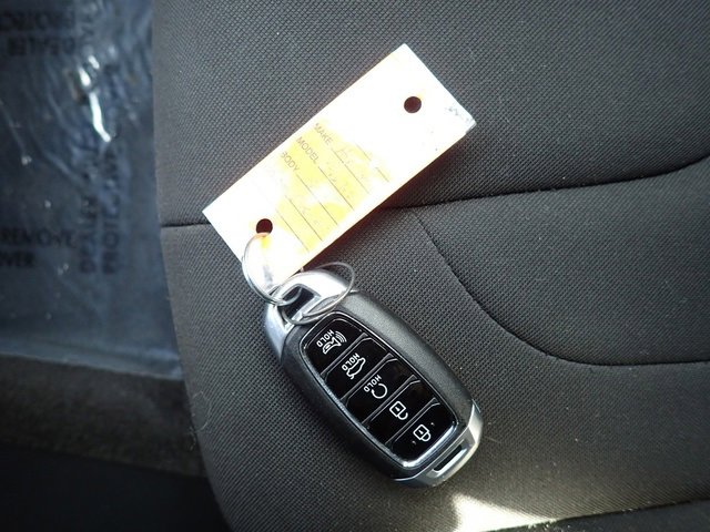 Used 2023 Hyundai Elantra SEL image 30