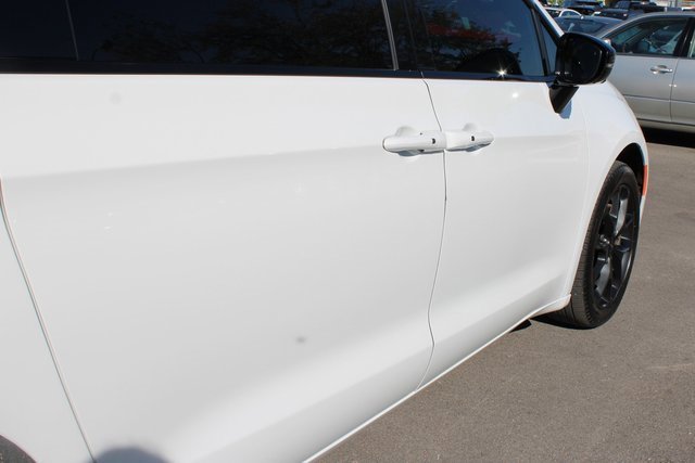 Used 2023 Chrysler Pacifica Limited w/ S Appearance Package image 58