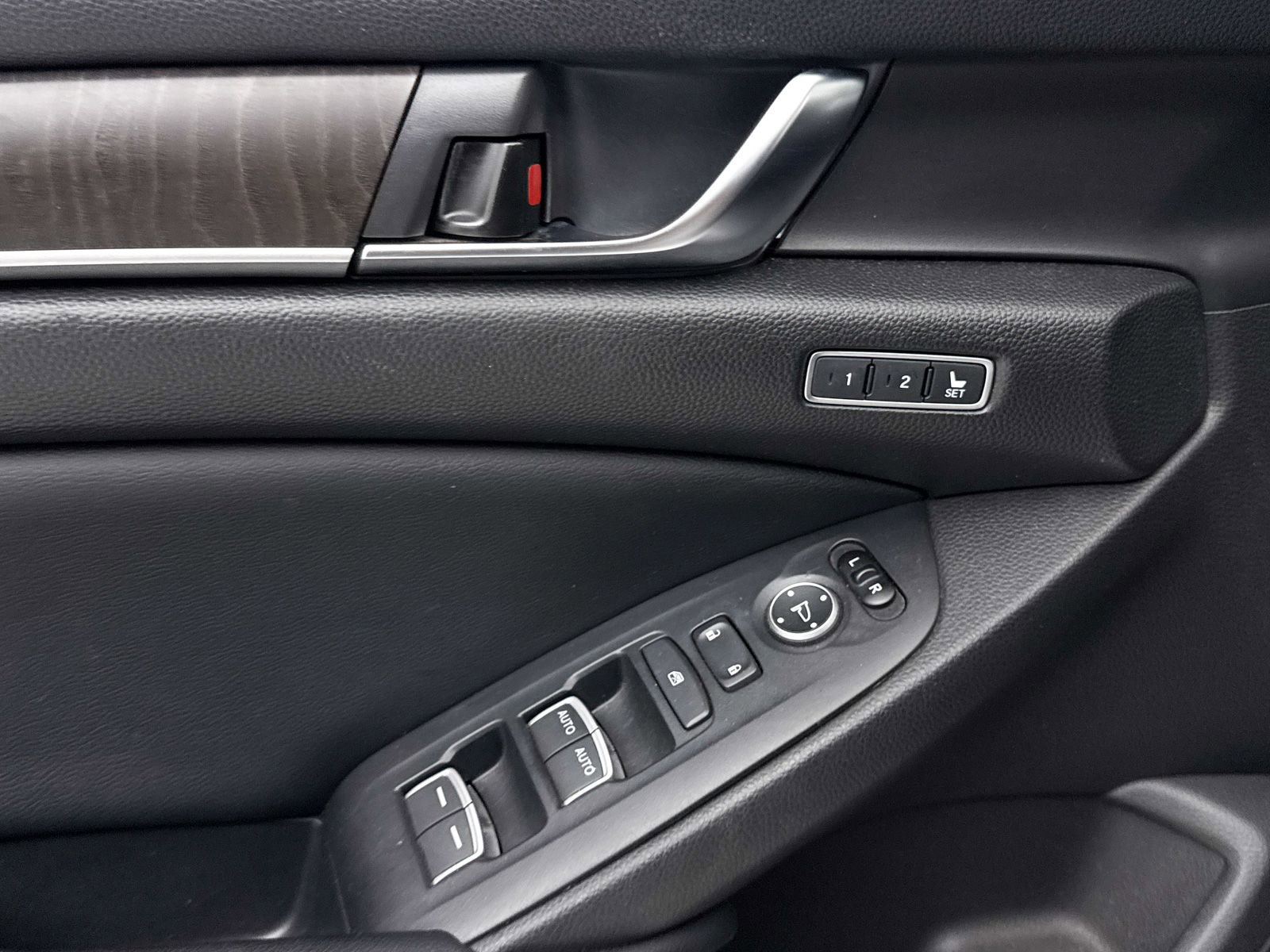 Used 2018 Honda Accord EX-L image 24