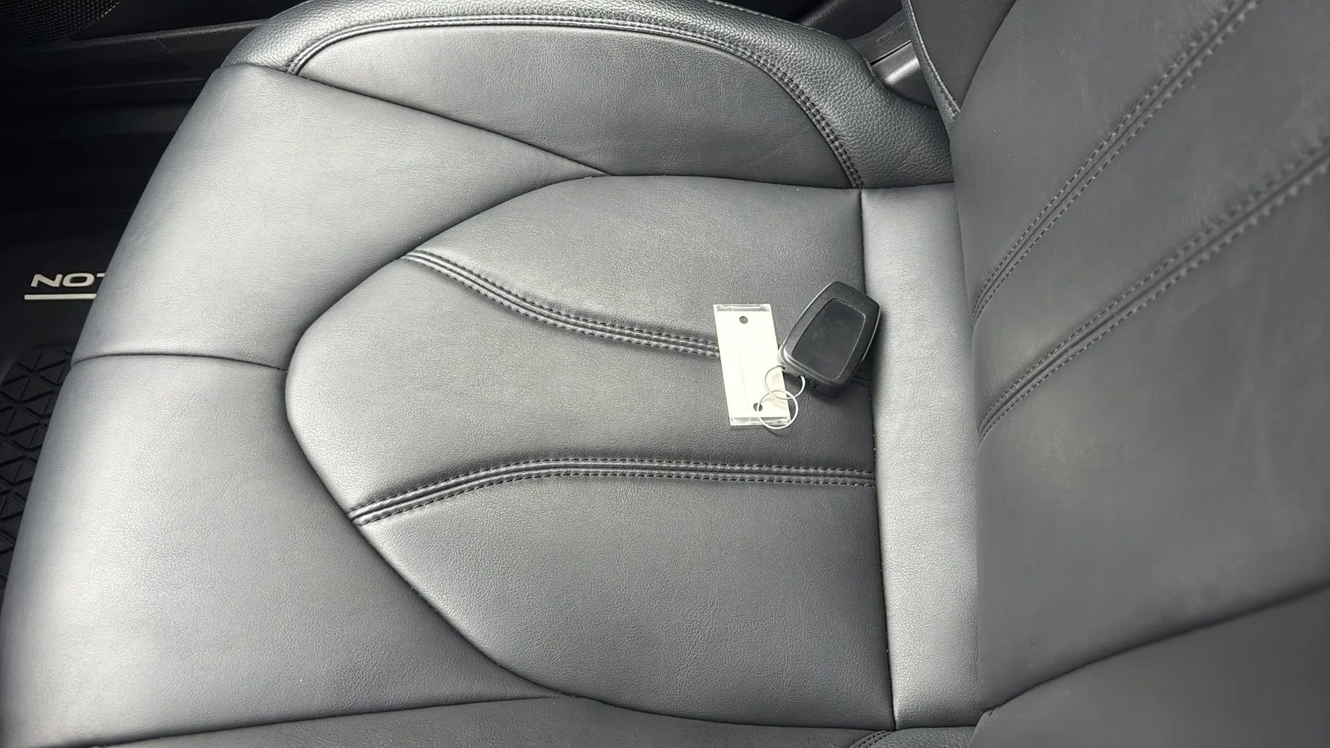 Used 2019 Toyota Avalon XLE w/ Moonroof Package FWD image 14