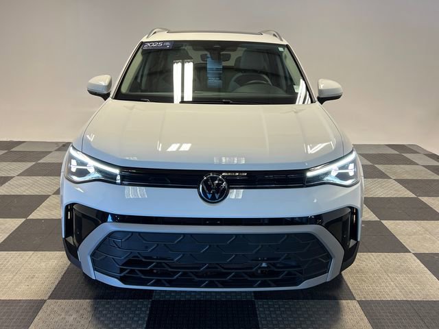 Certified 2025 Volkswagen Taos SE FWD image 2