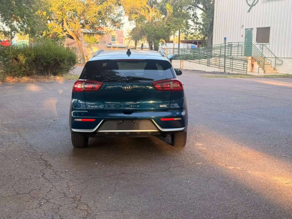 Used 2017 Kia Niro EX FWD image 6