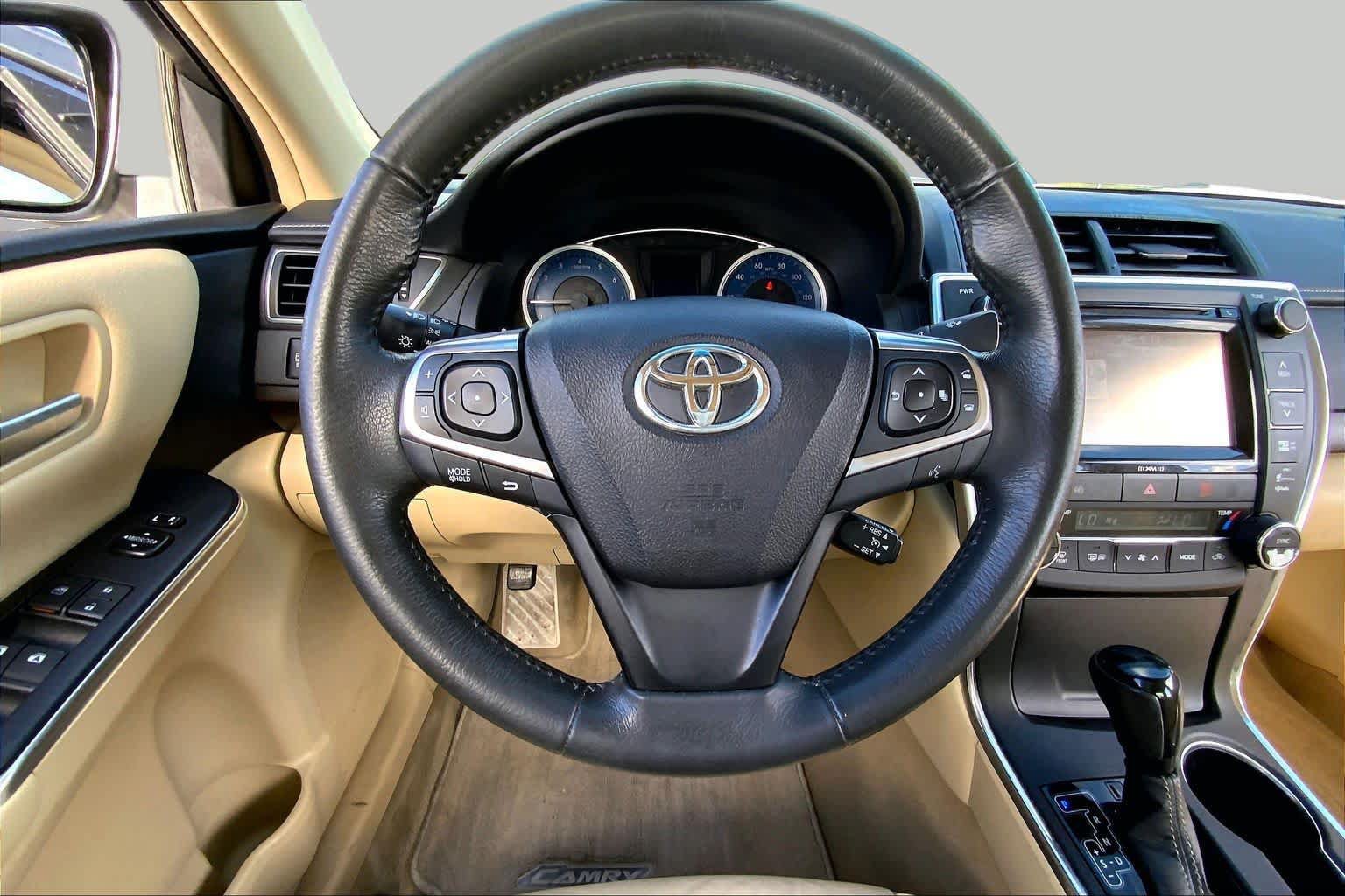 Used 2017 Toyota Camry XLE w/ Moonroof Package FWD image 6