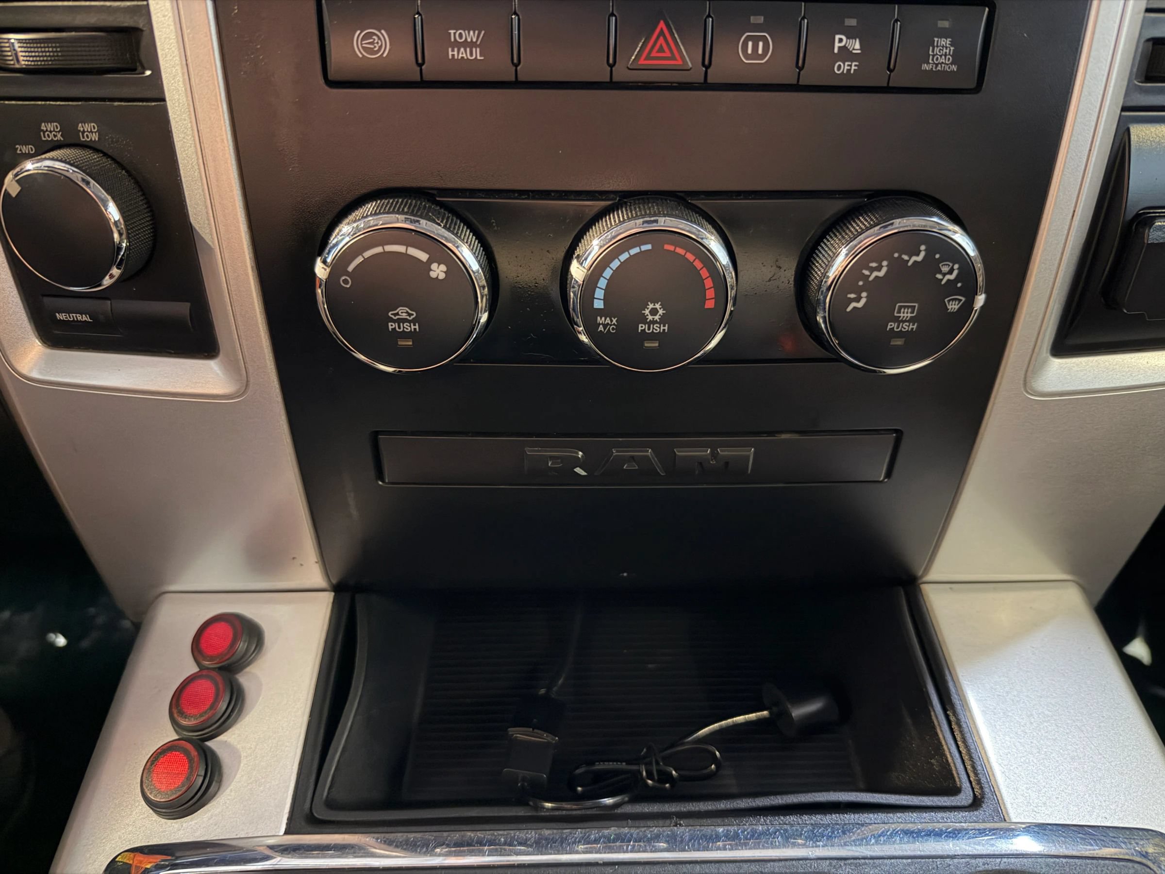 Used 2010 Dodge Ram 2500 Truck SLT w/ Technology Group AWD/4WD image 18