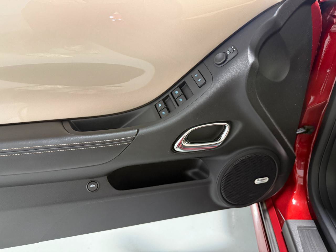Used 2015 Chevrolet Camaro LT RWD image 23