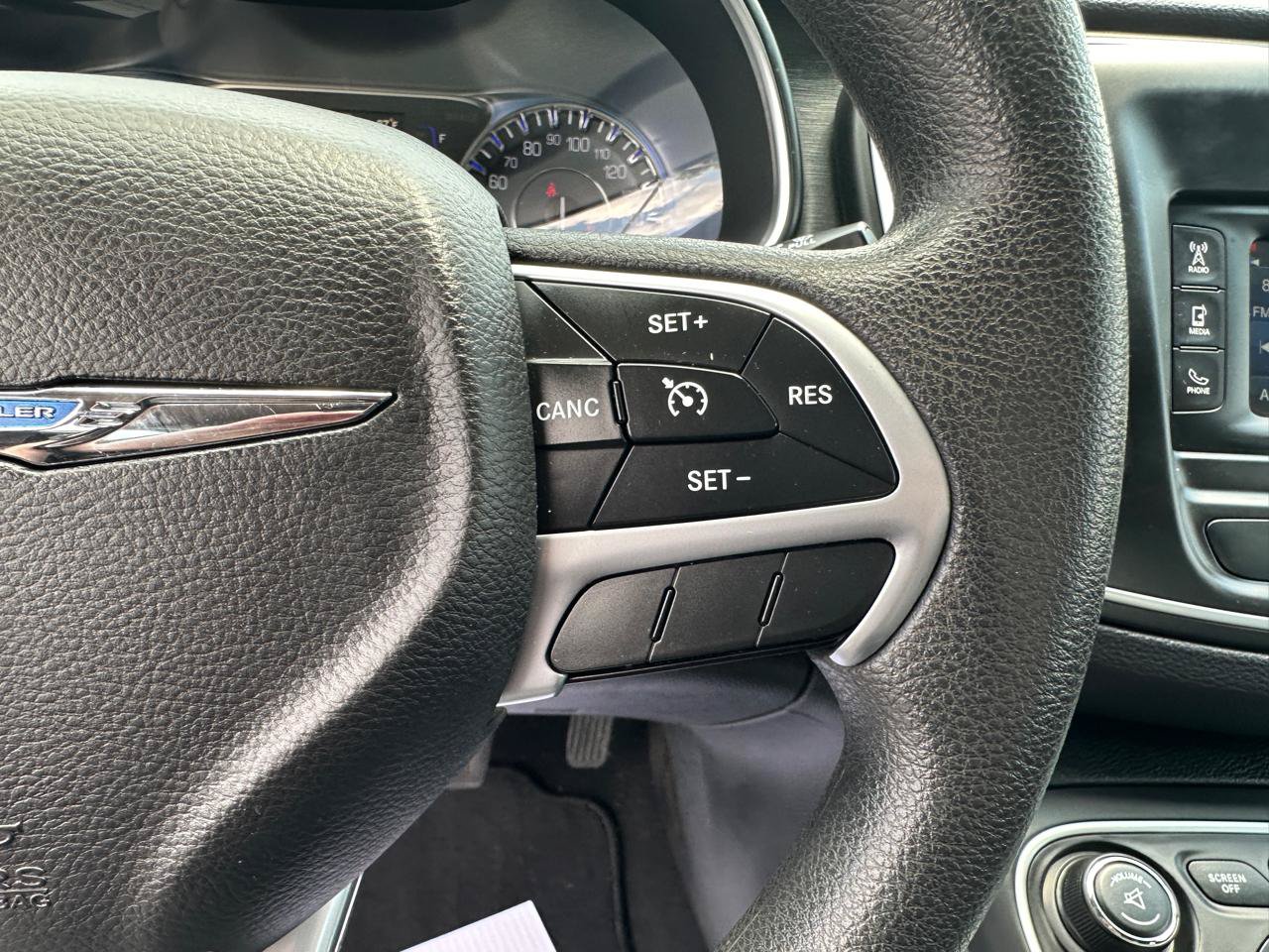 Used 2015 Chrysler 200 Limited FWD image 13