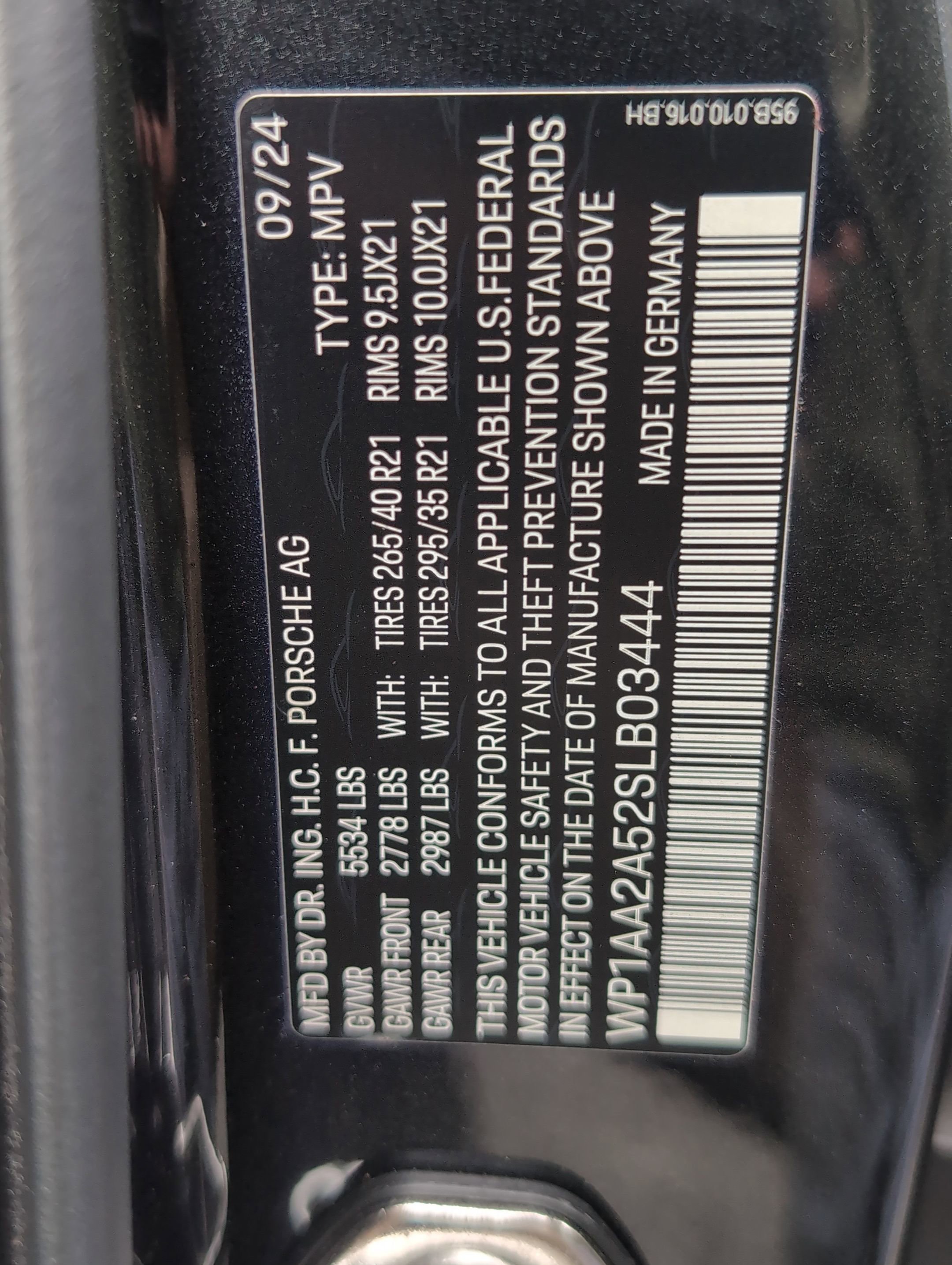 Used 2025 Porsche Macan image 24