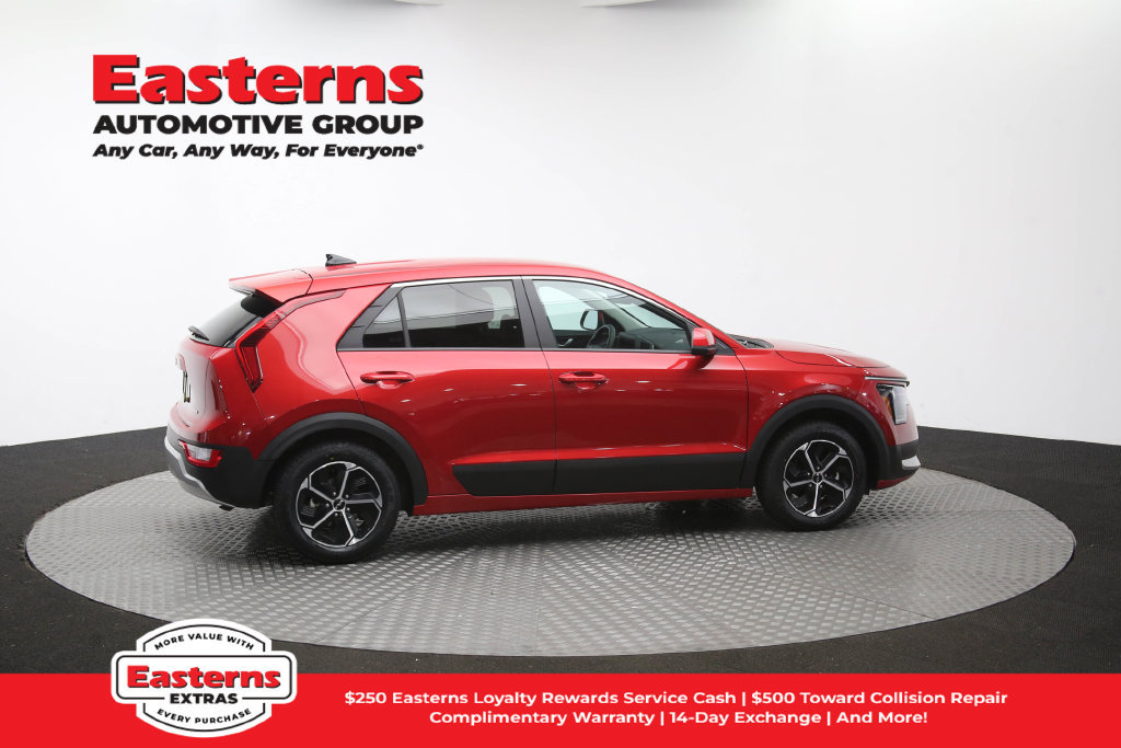Used 2025 Kia Niro LX FWD image 43