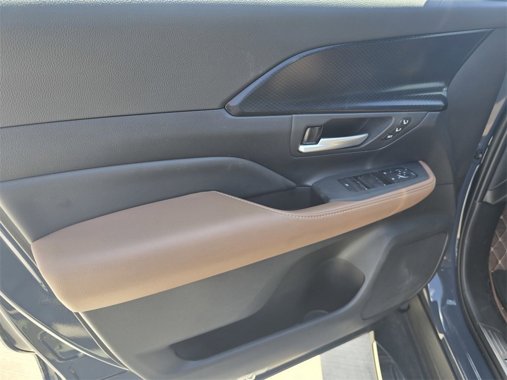 Used 2025 Toyota Grand Highlander AWD Hybrid image 22