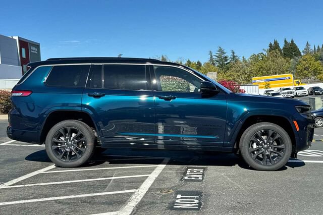 New 2026 Jeep Grand Cherokee L Limited AWD/4WD image 3