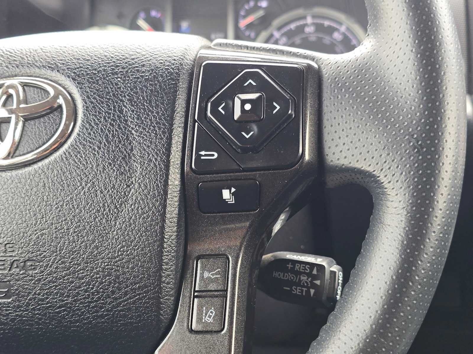 Used 2022 Toyota 4Runner TRD Off-Road Premium AWD/4WD image 30
