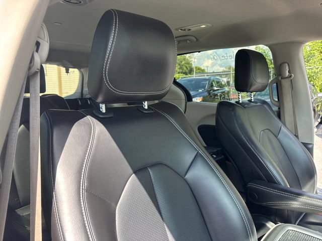 Used 2023 Chrysler Pacifica Touring-L FWD image 25