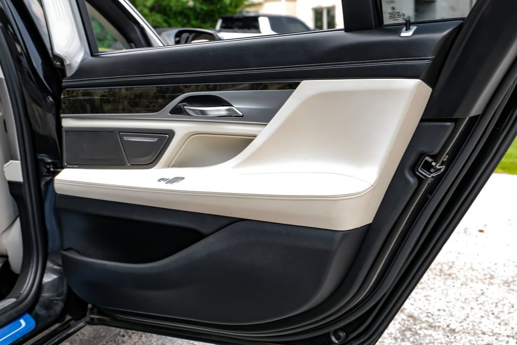 Used 2018 BMW 740i RWD image 40