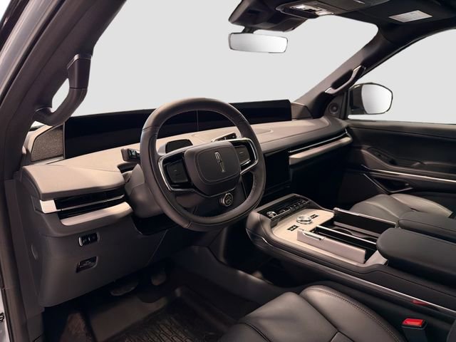 Used 2025 Lincoln Navigator Reserve w/ Jet Appearance Package image 9