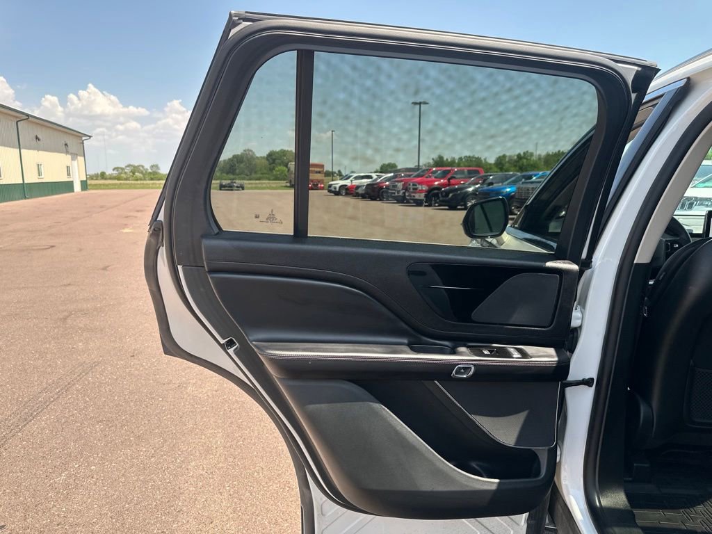 Used 2023 Lincoln Aviator AWD w/ Premium Package image 21