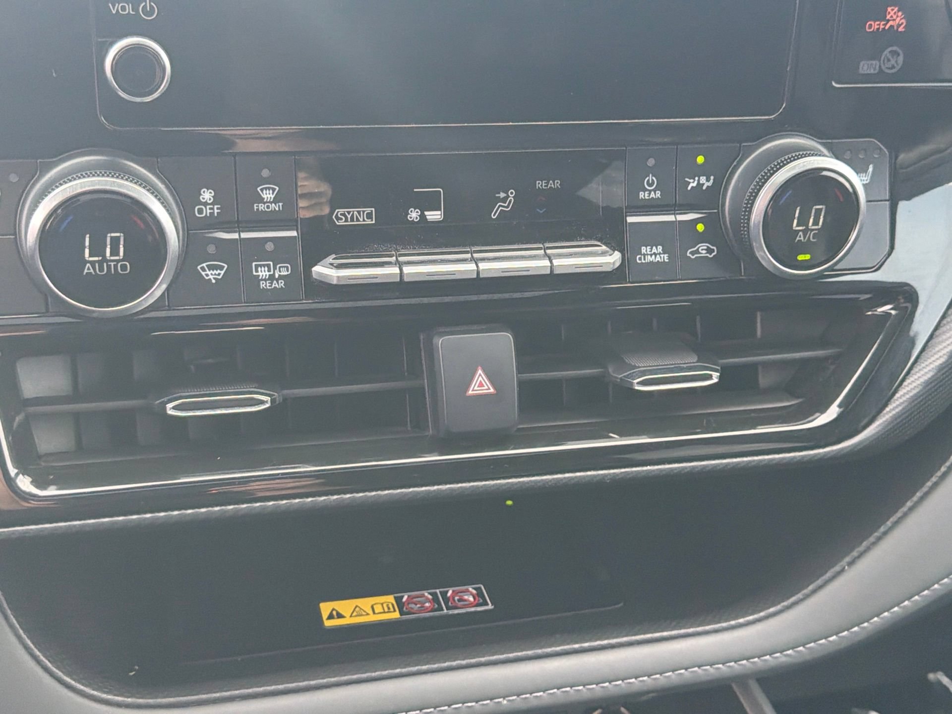 Used 2025 Toyota Highlander XSE AWD/4WD image 19