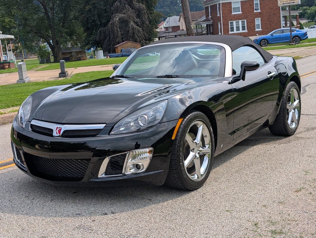 Used 2009 Saturn Sky Red Line RWD image 17