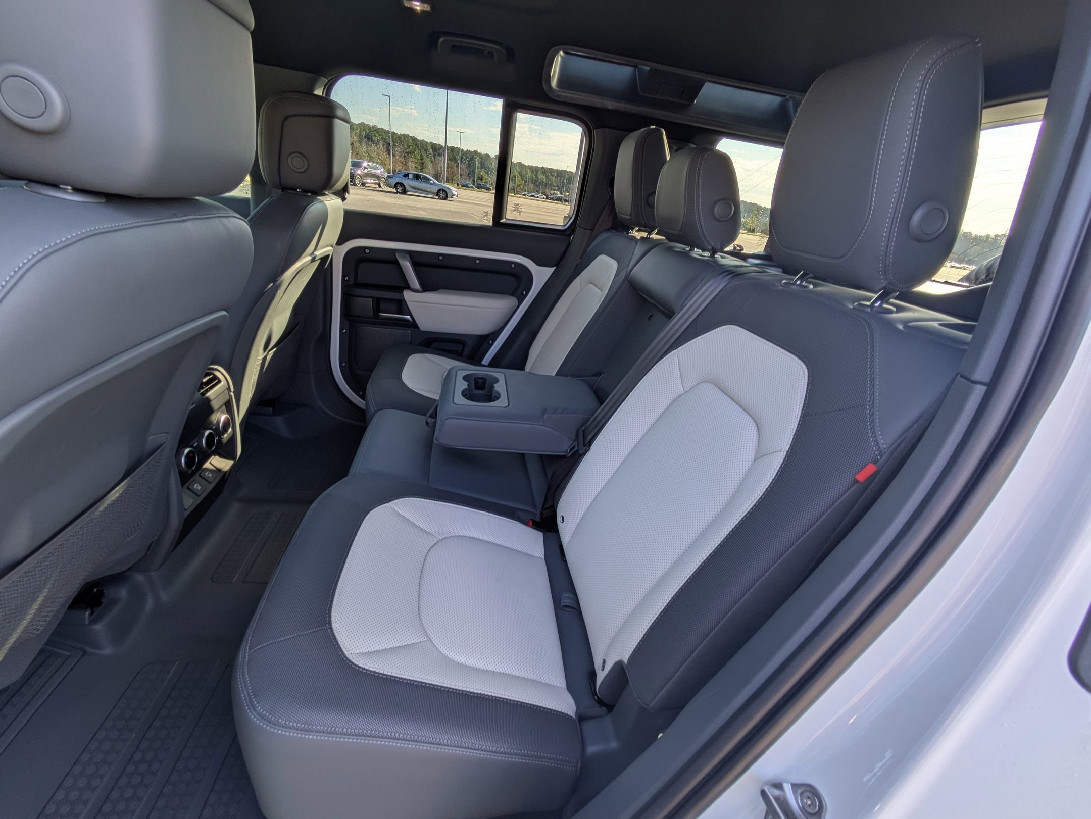 Certified 2023 Land Rover Defender 110 X-Dynamic SE image 27