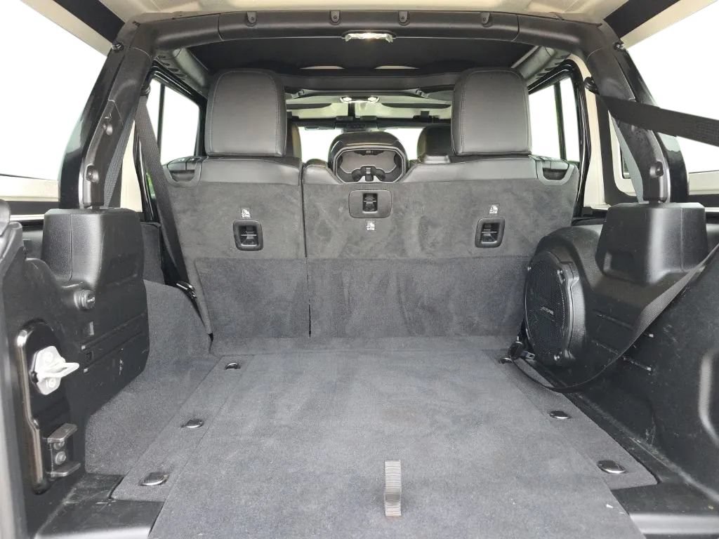 Used 2021 Jeep Wrangler Unlimited Sahara AWD/4WD image 16