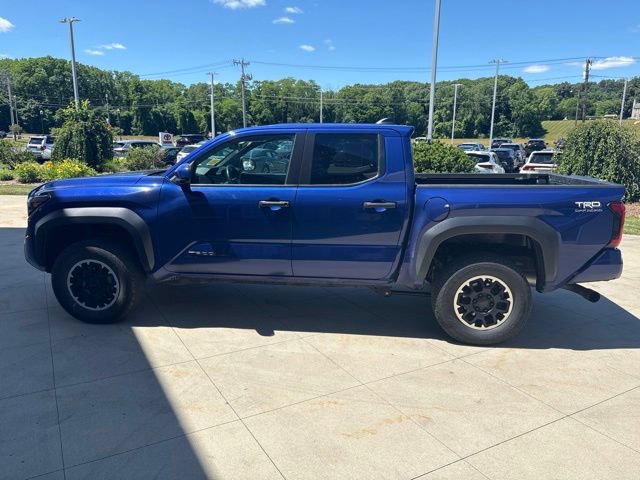 Used 2024 Toyota Tacoma TRD Off-Road AWD/4WD image 4