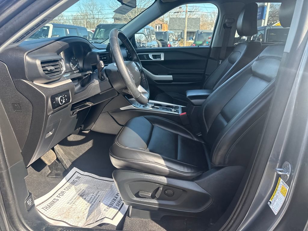 Used 2023 Ford Explorer XLT w/ Equipment Group 202A image 25