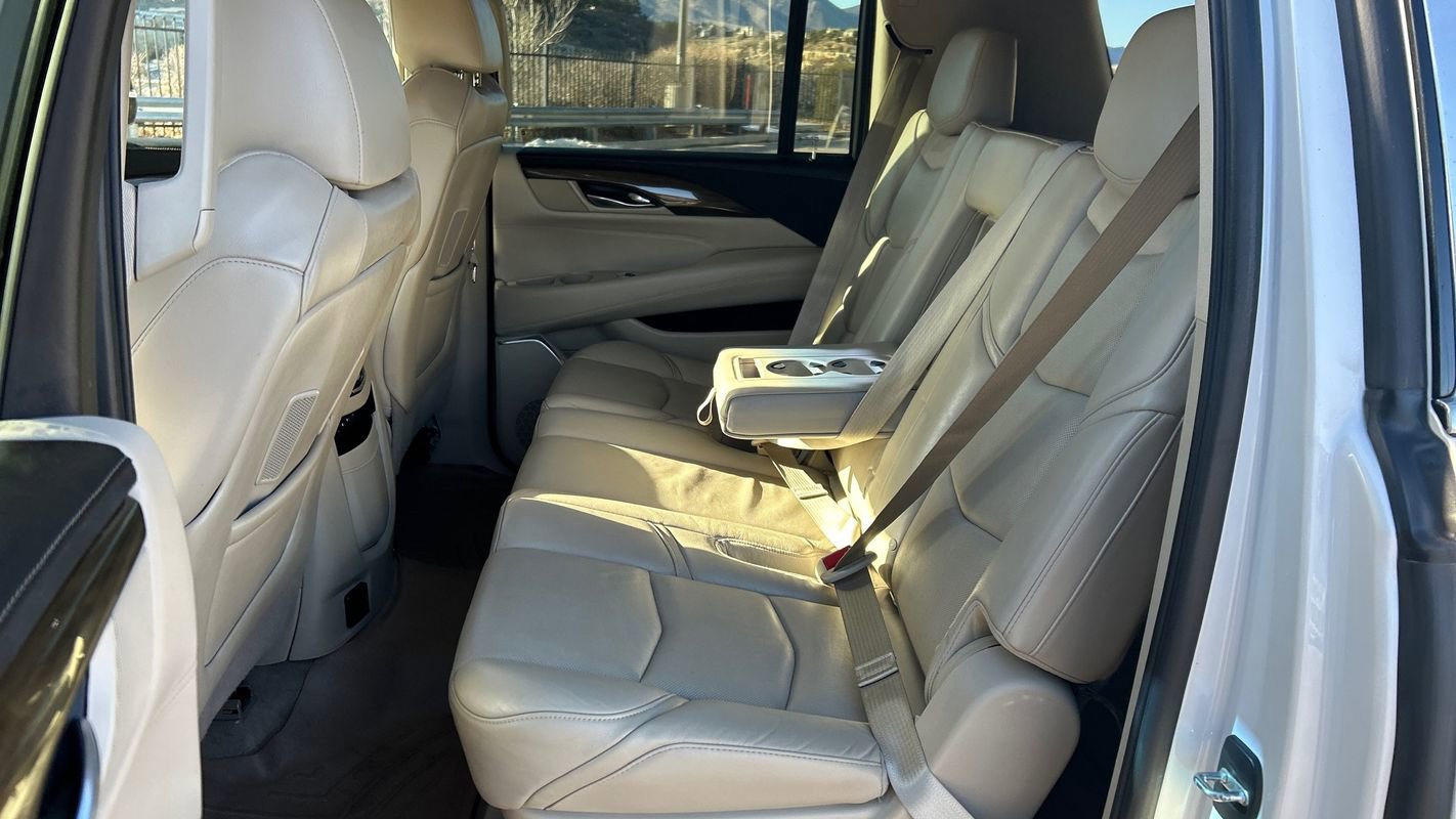 Used 2019 Cadillac Escalade ESV Luxury image 10