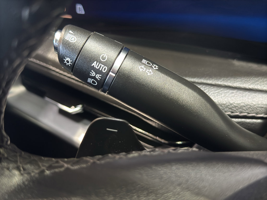 Used 2025 Cadillac XT4 Premium Luxury image 23