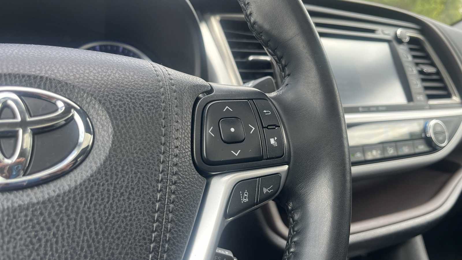 Used 2019 Toyota Highlander Limited AWD/4WD image 41
