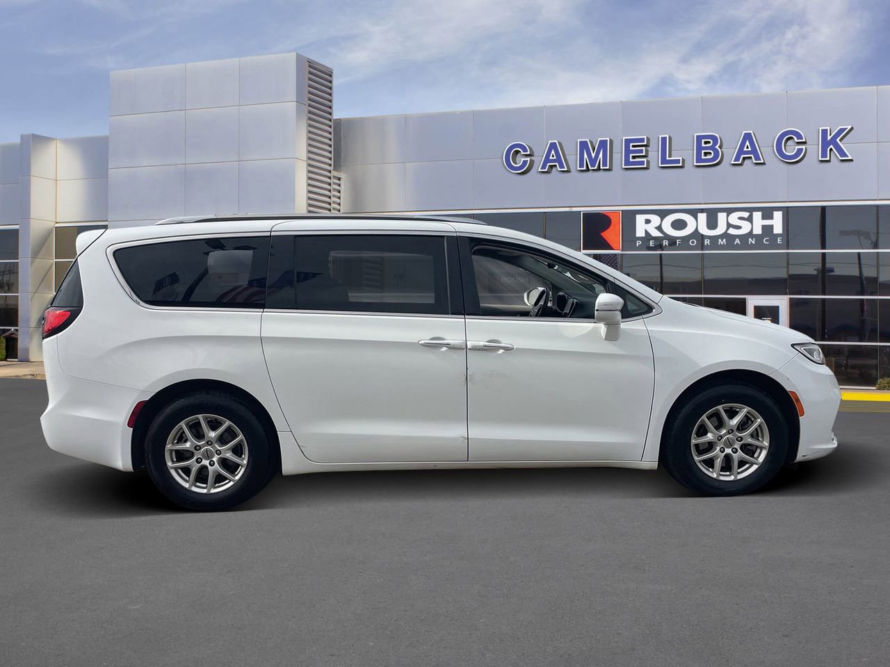 Used 2021 Chrysler Pacifica Touring-L image 7