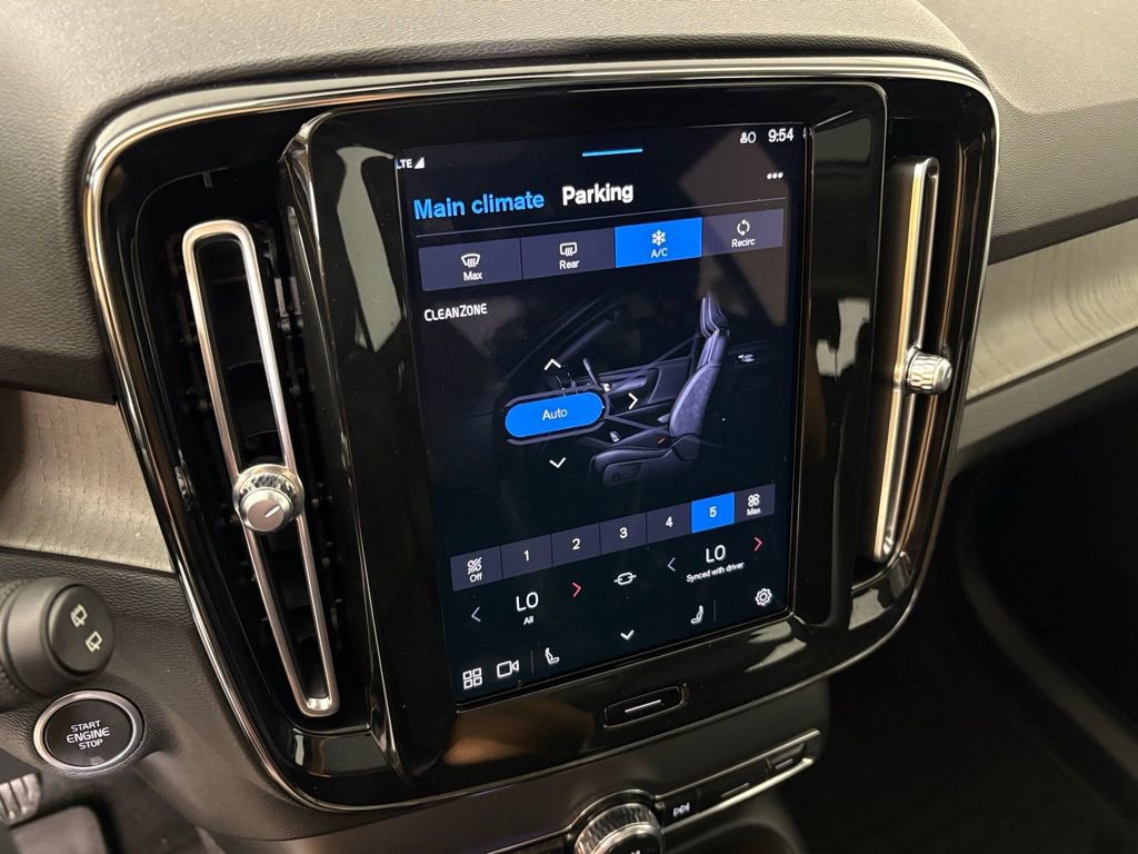 Used 2023 Volvo XC40 B5 Ultimate w/ Protection Package Premier image 24