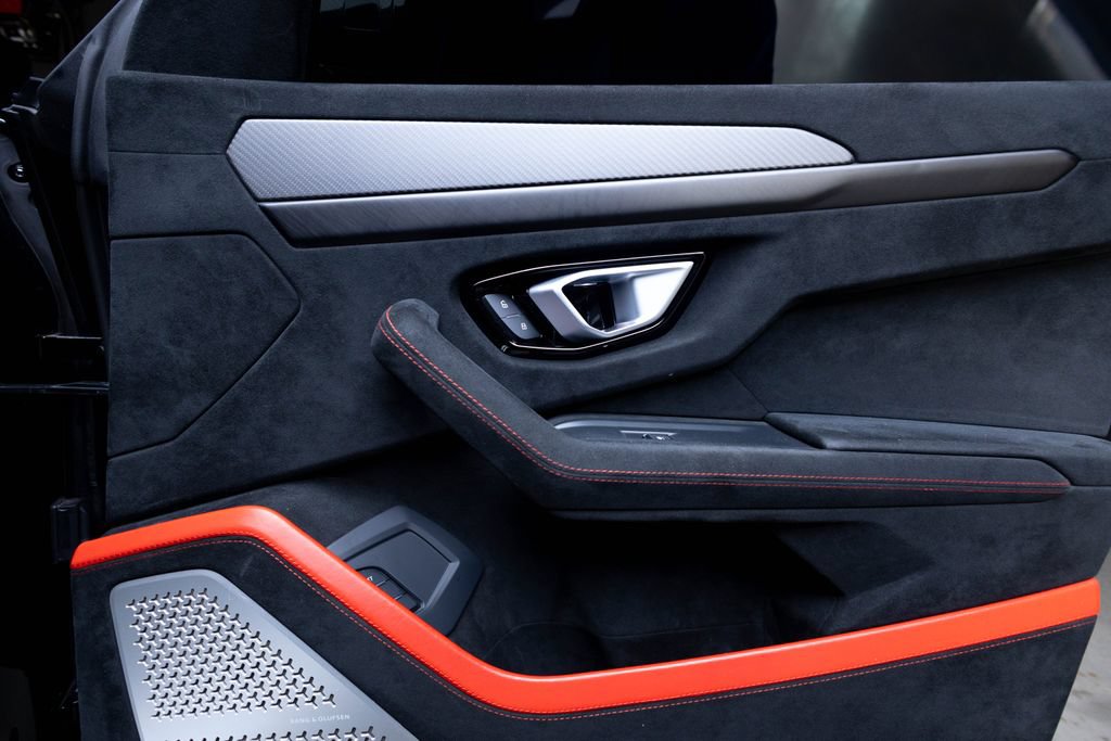 Used 2024 Lamborghini Urus Performante AWD/4WD image 65