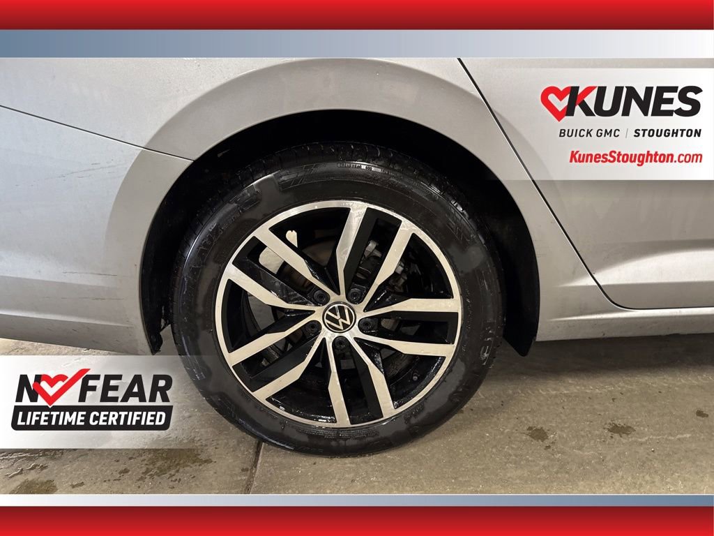 Used 2025 Volkswagen Jetta SE image 14