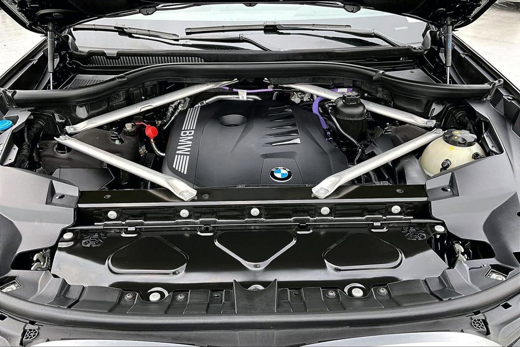 Used 2024 BMW X7 xDrive40i w/ Parking Assistance Package image 29